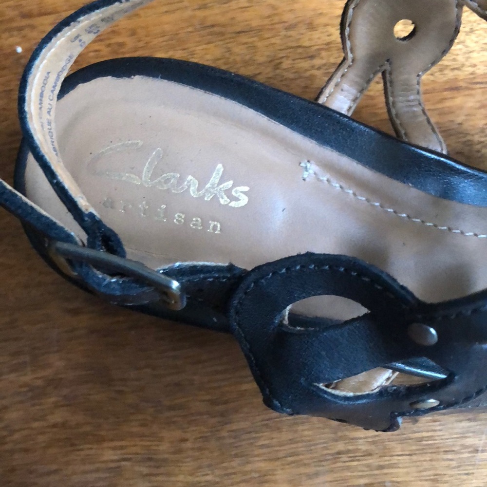 Clark’s black sandal - Picture 3 of 7
